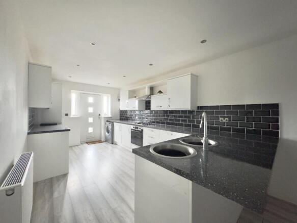 4 bed Detached for sale Image 5