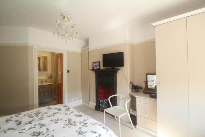 4 bed Semi-Detached to rent Image 9