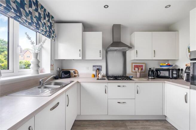 Whyte Terrace, The Street, Tongham, Farnham, GU10 photo 4