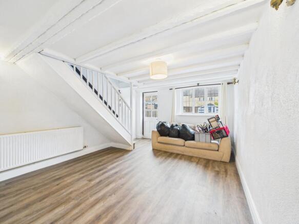 CAM01721G0-PR0103-STILL001