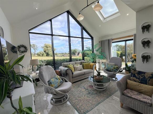 6 bed Detached for sale Image 6