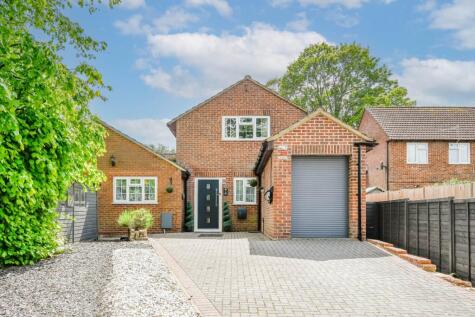 Atherton Place, Lambourn, RG17