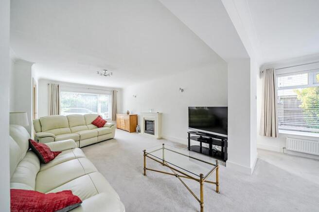 4 bed House for sale Image 5