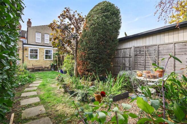 Hazelwood Lane, London, N13 photo 4