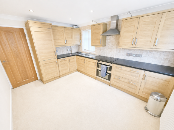 2 bed Flat for sale Image 4