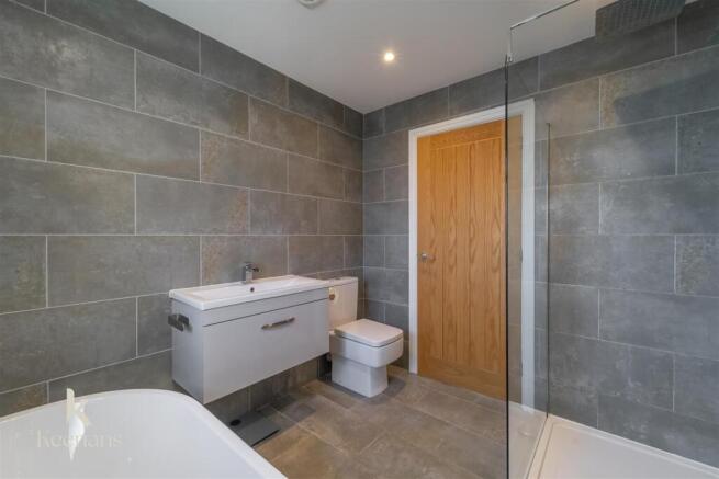 3 bed Semi-Detached for sale Image 8