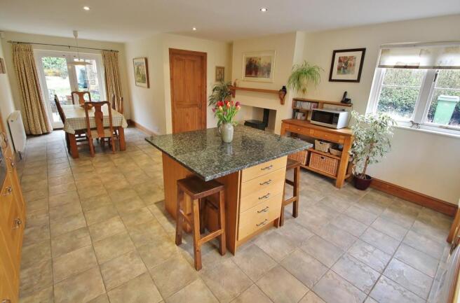 Kitchen 3.JPG