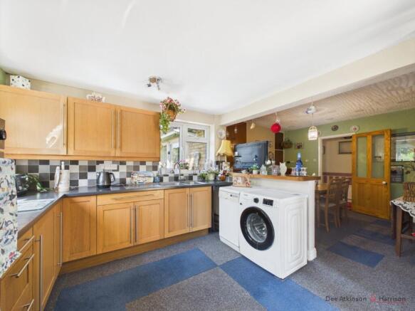 4 bed Detached Bungalow for sale Image 6