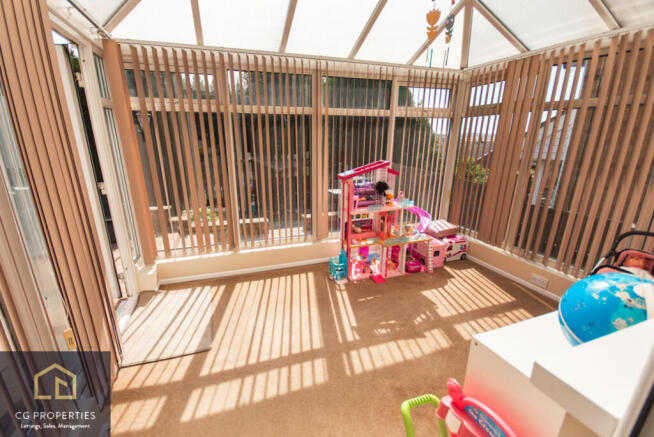 4 bed Detached for sale Image 8