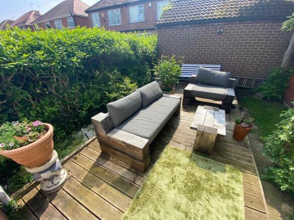 SIDE GARDEN DECKING