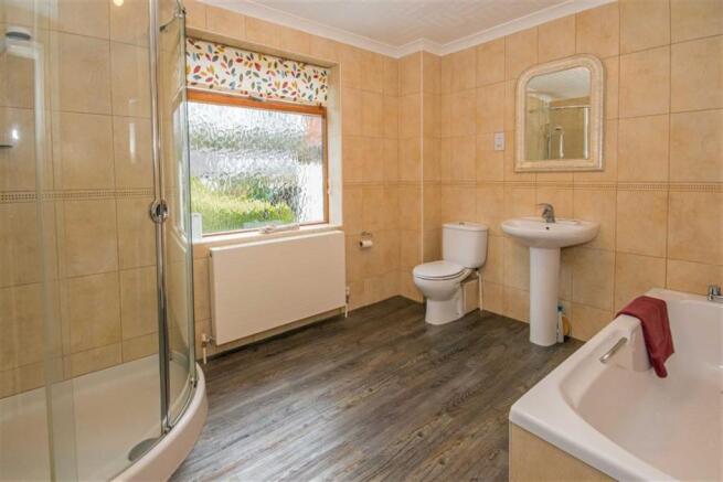 FAMILY BATHROOM