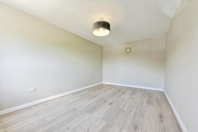4 bed Semi-Detached for sale Image 8