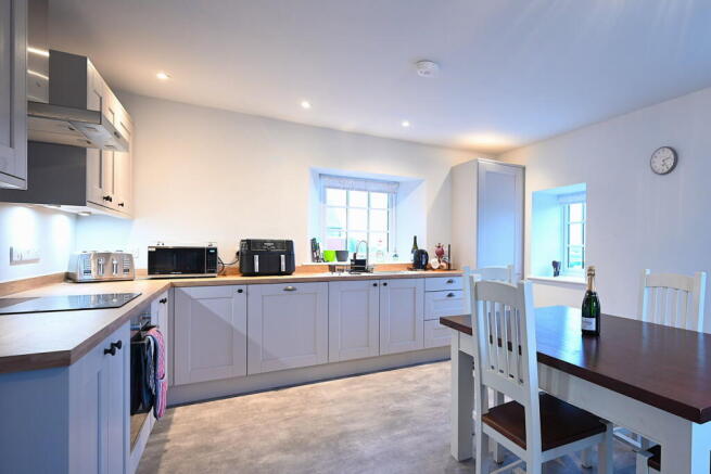 2 bed Barn Conversion to rent Image 4