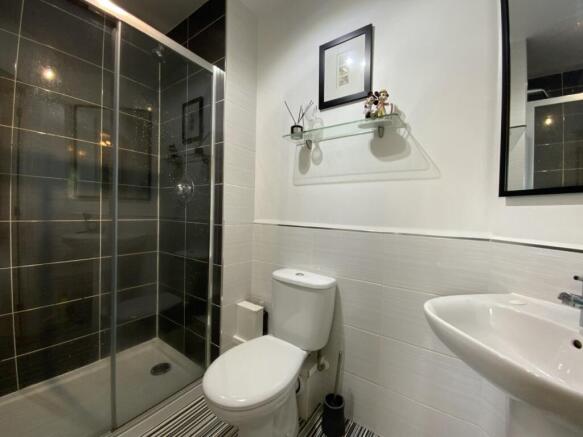 4 bed Detached for sale Image 11