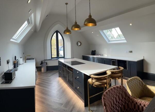 2 bed Apartment to rent Image 11