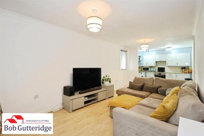 OPEN PLAN LOUNGE / DINING ROOM