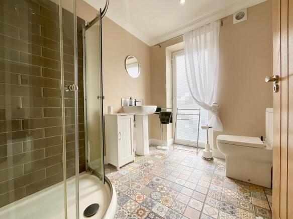 2 bed Flat for sale Image 11