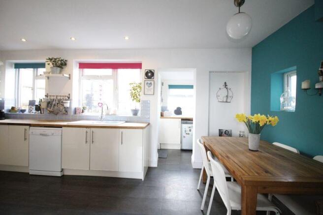 Kitchen/Dining...
