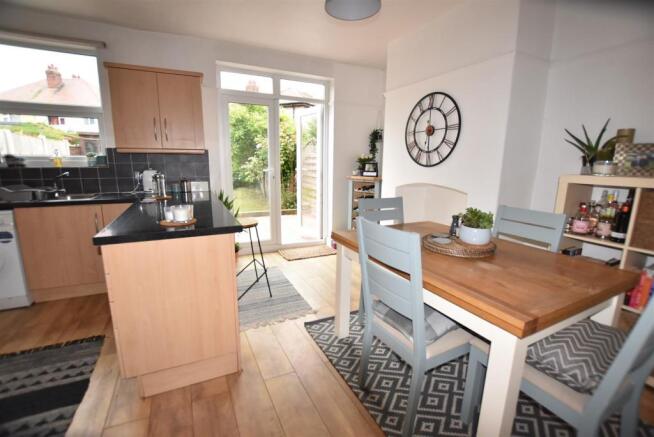 KITCHEN 2.jpg