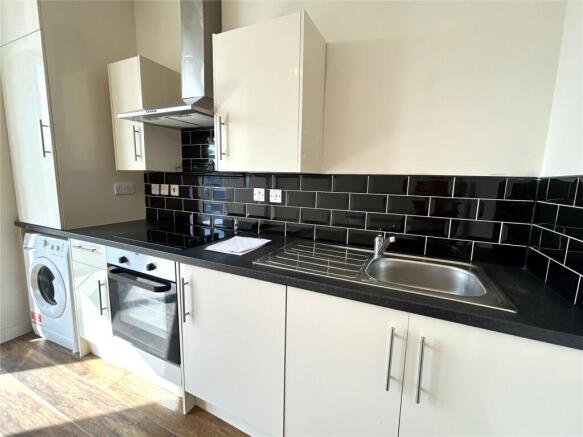 1 bed Apartment to rent Image 4