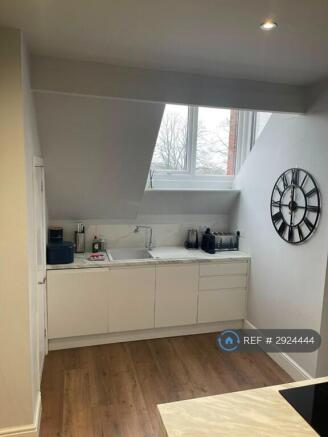 2 bed Penthouse to rent Image 7