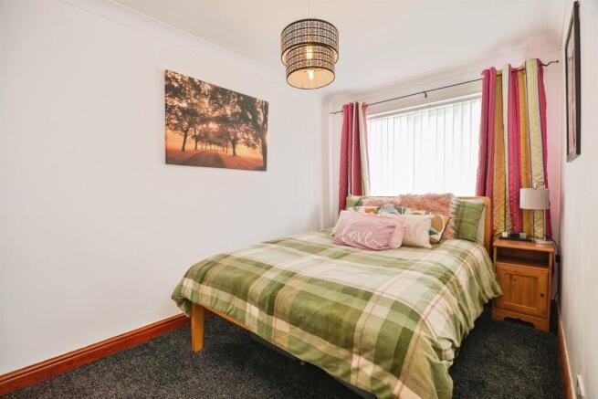 3 bed Semi-Detached for sale Image 12