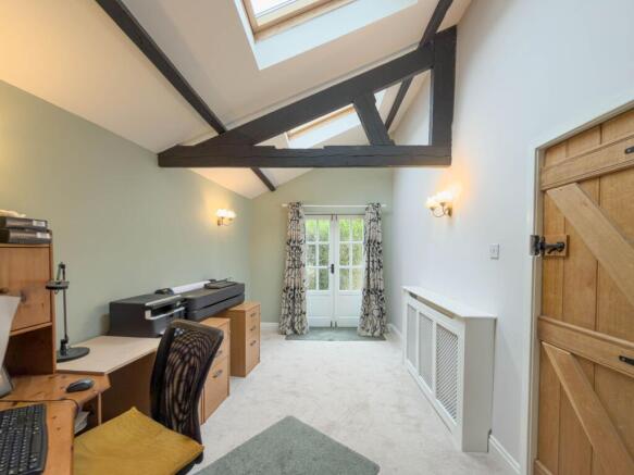 4 bed Semi-Detached for sale Image 10