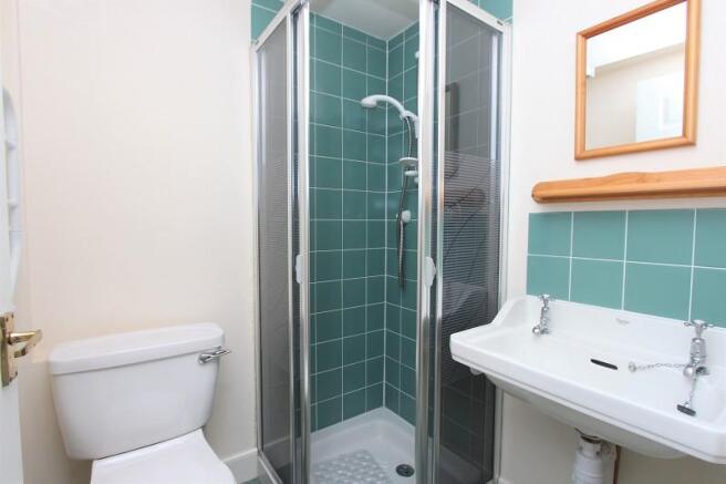 Bedroom 5 Ensuite