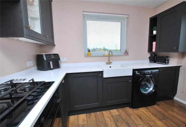 Chester Road, Ash, Surrey, GU12 photo 3
