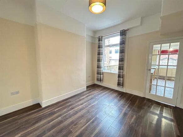 3 bed Terraced to rent Image 6