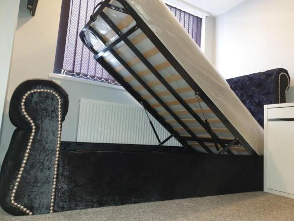 Bed1.jpg
