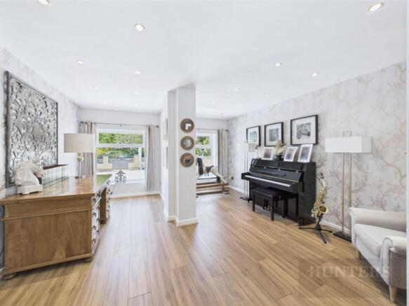 4 bed Detached for sale Image 6