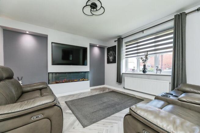 4 bed Detached for sale Image 9