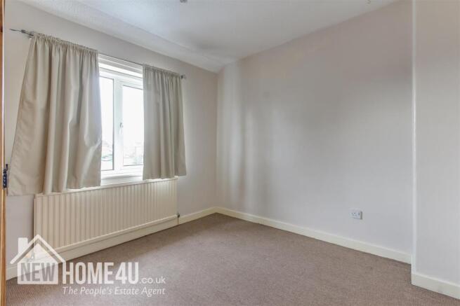 MASTER BEDROOM: