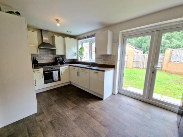 4 bed House for sale Image 5