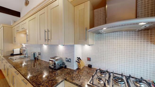 2 bed Terraced to rent Image 4