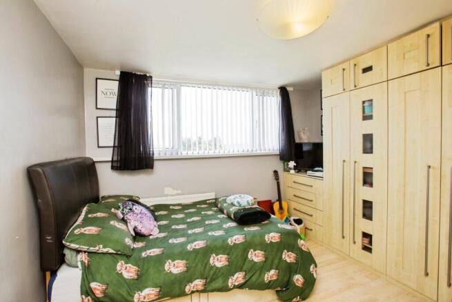 4 bed Semi-Detached for sale Image 11