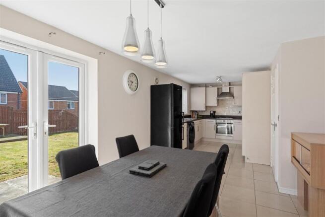 4 bed Detached for sale Image 6