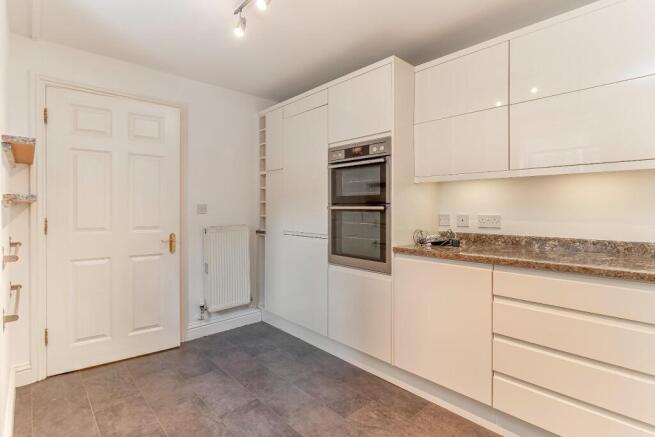 3 bed Apartment for sale Image 4