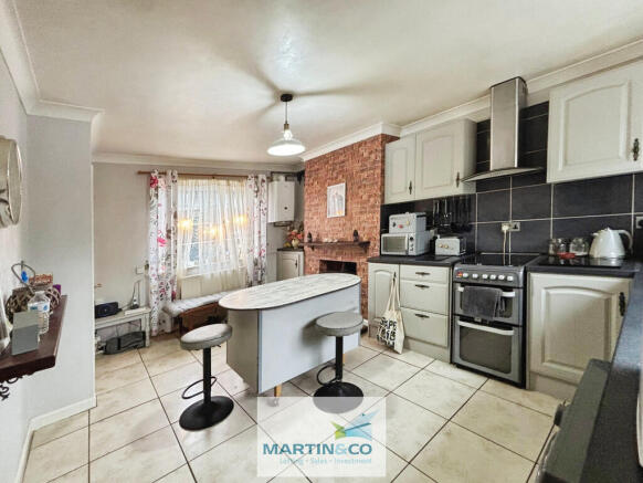 e9878b50--4404-9E...