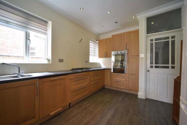 KITCHEN/BREAKFAST ROOM