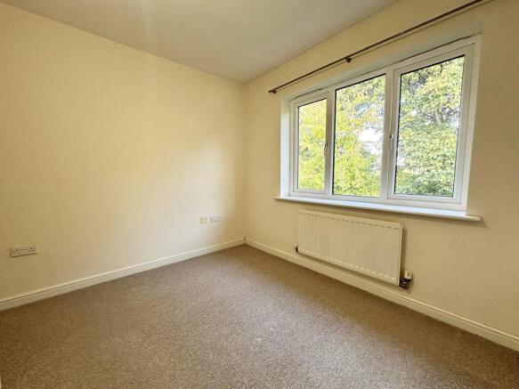 2 bed Apartment to rent Image 11