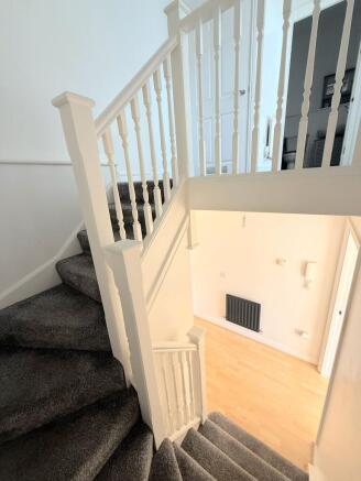 2 bed Flat to rent Image 12