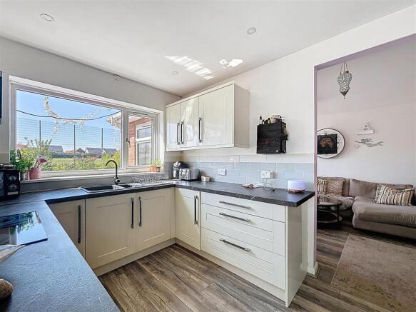 4 bed Detached Bungalow for sale Image 8