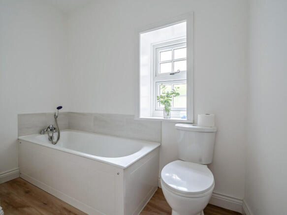 3 bed Semi-Detached for sale Image 6