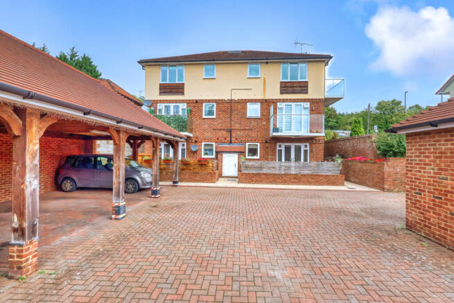 West Wycombe Road, High Wycombe, Buckinghamshire, HP12 photo 4