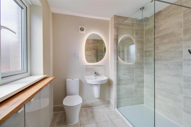 4 bed Semi-Detached for sale Image 8