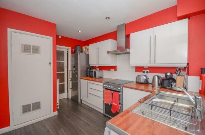 Kitchen pic 2.jpg