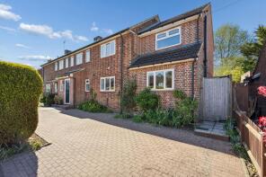 72, Candlemas Mead, Beaconsfield HP9 1AR