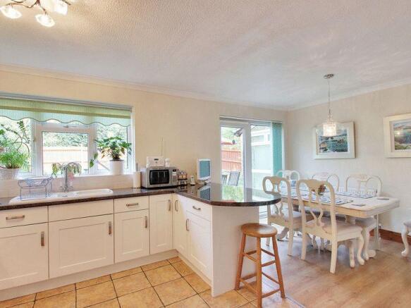Kitchen / Dining...